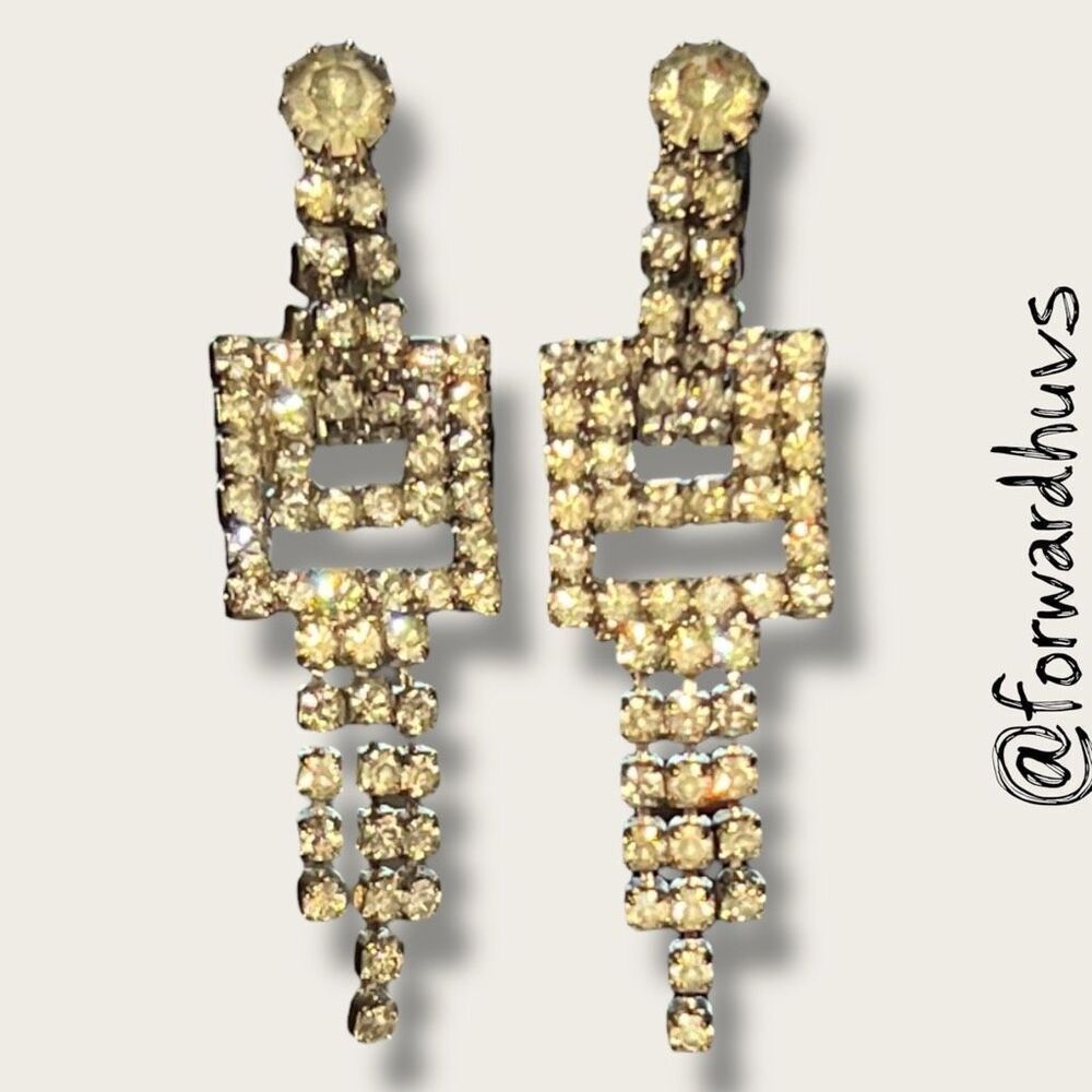 Vintage Clip-On Earrings – Reminiscent of 1950s Hollywood Glamour